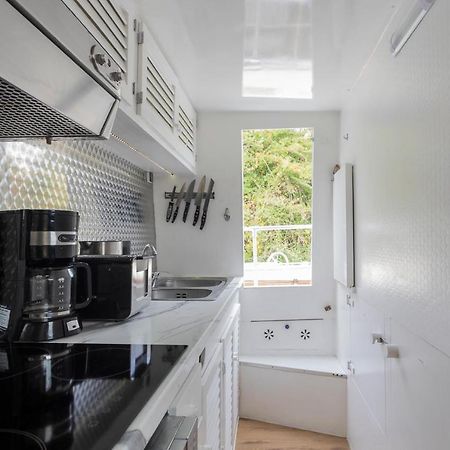מלון איסט מולזי Eucala Motor Yacht מראה חיצוני תמונה