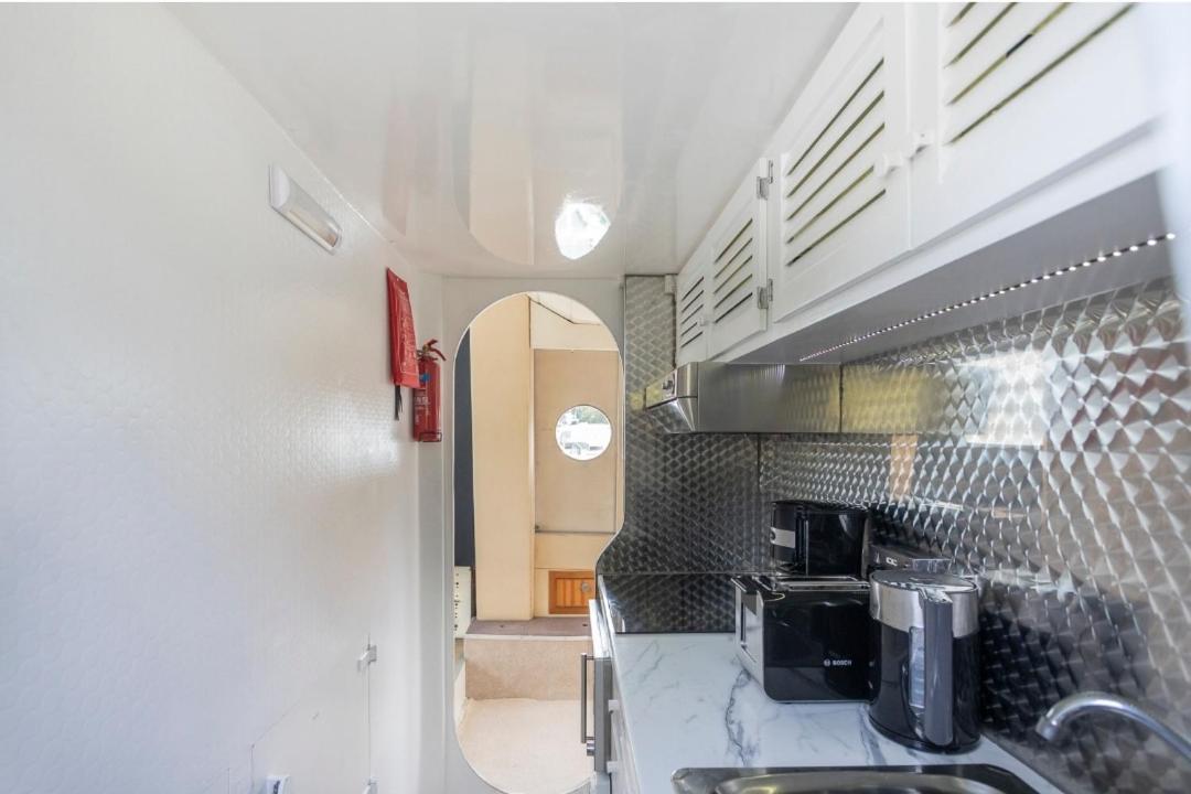 מלון איסט מולזי Eucala Motor Yacht מראה חיצוני תמונה