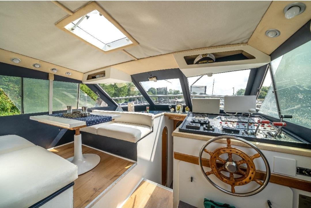 מלון איסט מולזי Eucala Motor Yacht מראה חיצוני תמונה